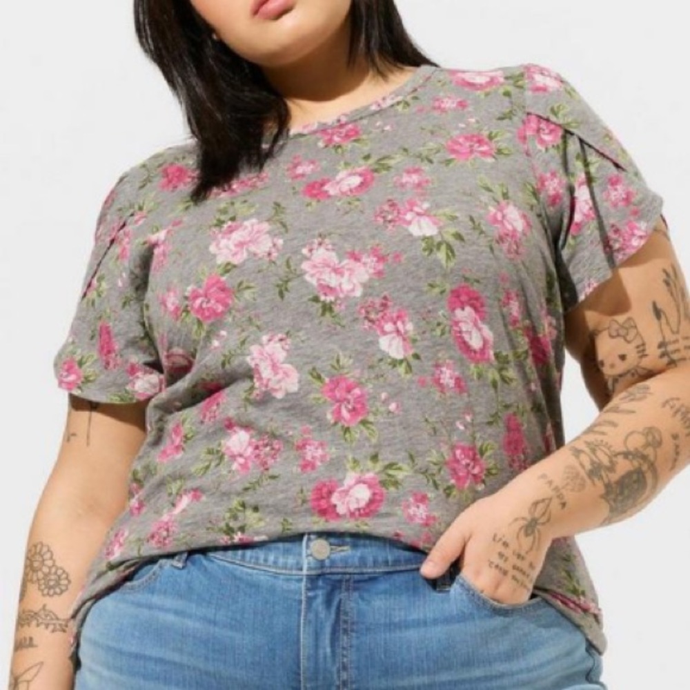torrid Gray Floral Short Sleeve Tee with Pink Roses